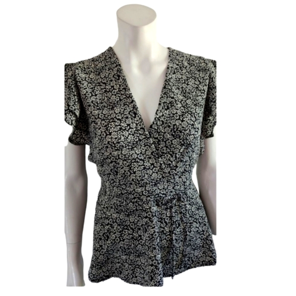 Monteau peplum wrap top, black/white florals patterns,ruffle sleeves, M - Picture 4 of 9